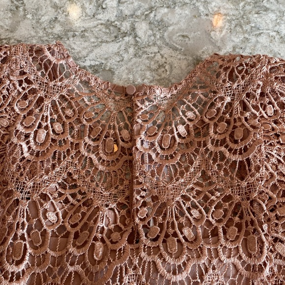 Adelyn Rae Lace with a lovely drape over the edge of shoulders - Picture 10 of 11